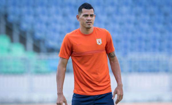 乐鱼集团-泰山换枪为换种战术思路 贾德松做好下轮首秀准备